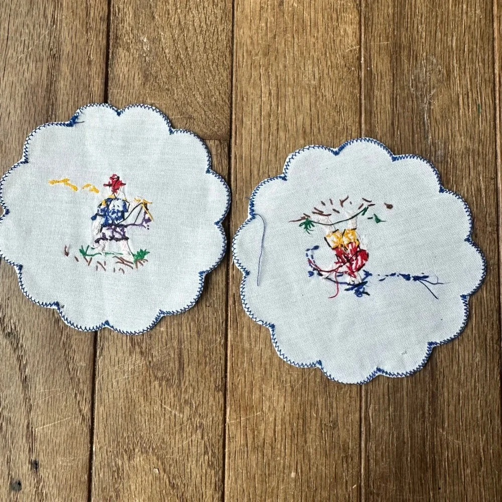 Vintage Embroidered Asian Linens Scalloped‎ Edge Coasters & Doily Folk Art READ